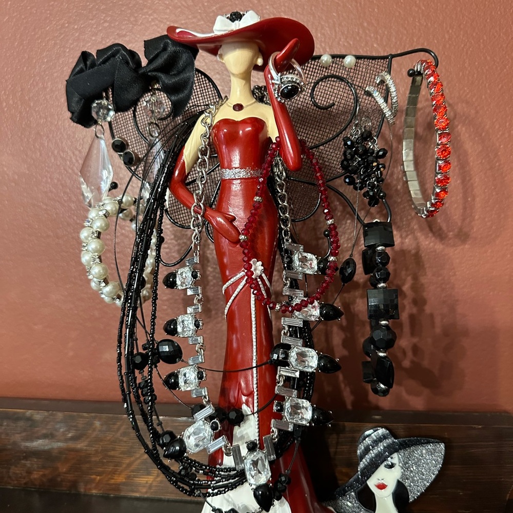 ✨Vintage Lady Jewelry Holder + Mystery Jewelry Included ✨